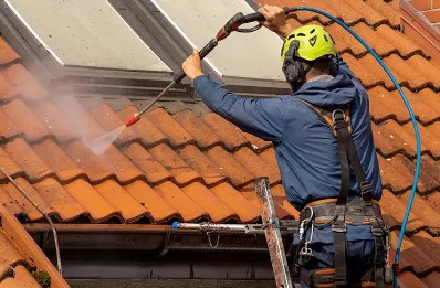 Démoussage et hydrofuge de toiture à Pourchères